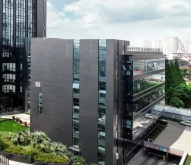 企业官网建设中的响应式布局与交互体验优化实践